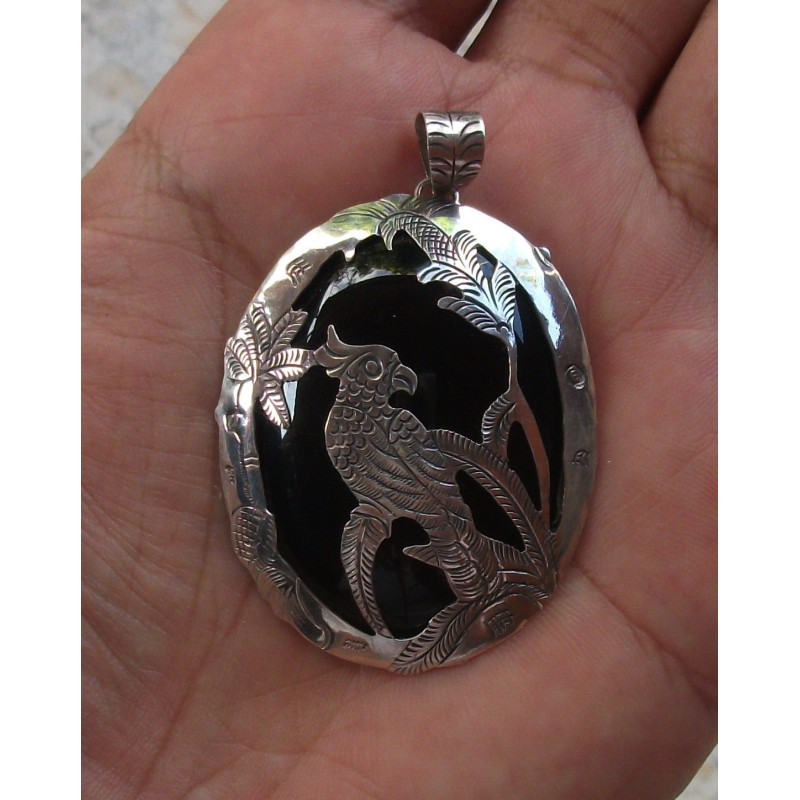 Zilveren grote hanger met zilveren vogel op zwarte Onyx