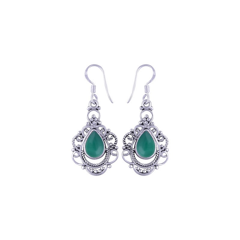 Zilveren oorbellen met druppelvormige groene Onyx