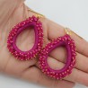 Vergulde glassberry oorbellen fuchsia roze