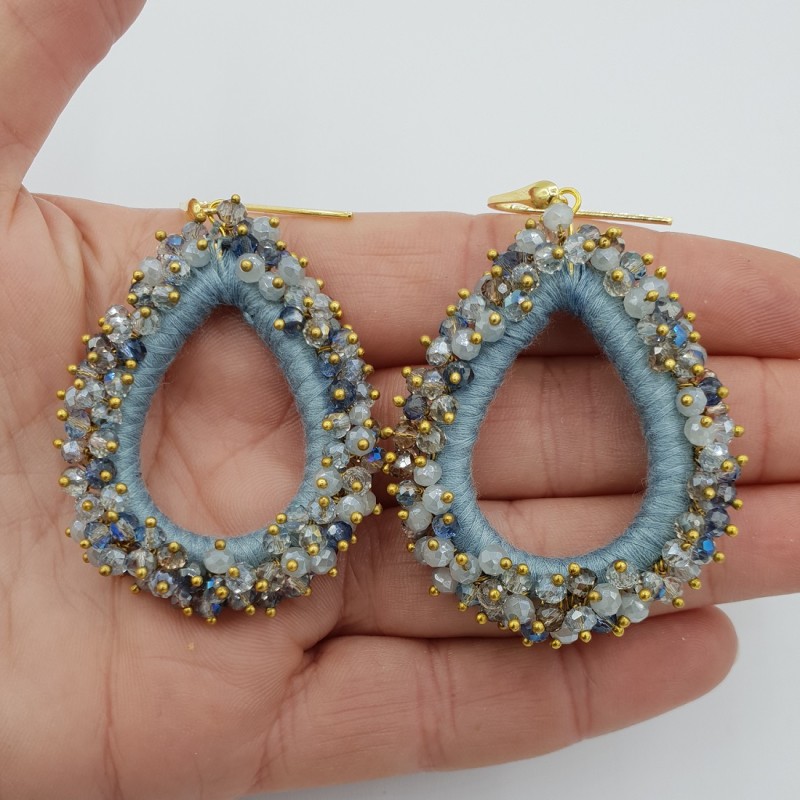 Vergulde glassberry oorbellen licht blauw
