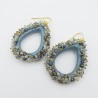 Vergulde glassberry oorbellen licht blauw