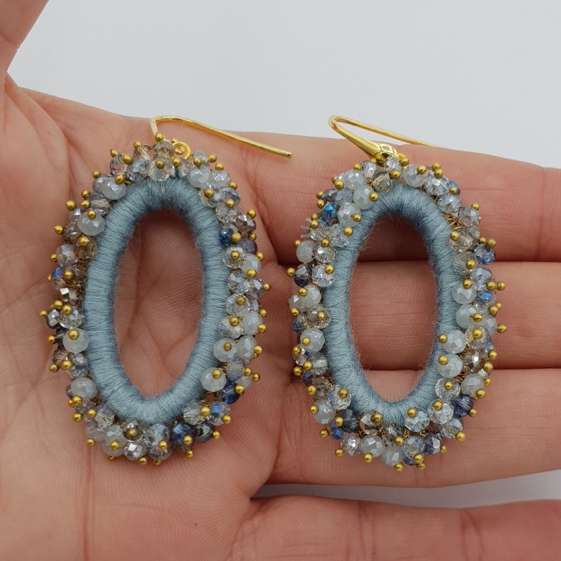 Vergulde glassberry oorbellen ovaal licht blauw