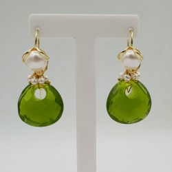 Vergulde oorbellen met Peridot quartz en Parel