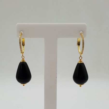 Vergulde oorbellen met gladde zwarte Onyx druppel