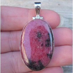 Zilveren hanger gezet met ovale cabochon Rhodoniet