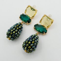 Vergulde oorbellen druppel metallic groene kristallen en crystal