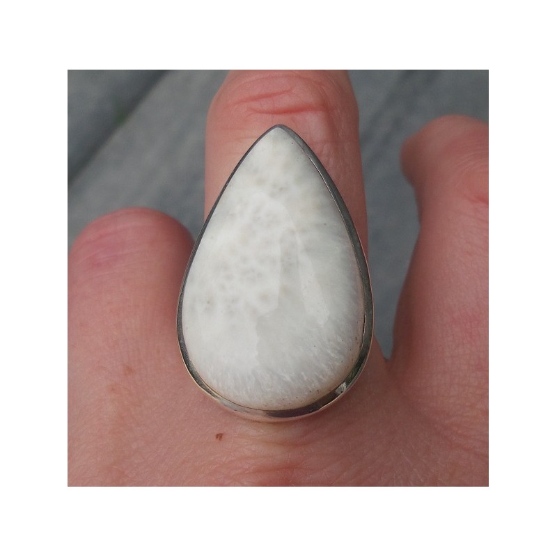 Zilveren ring gezet met druppelvormige Scoleciet 18 mm
