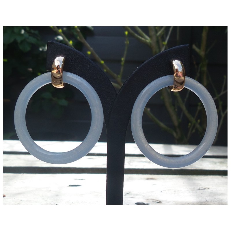 Vergulde creolen met licht blauwe Jade ringen