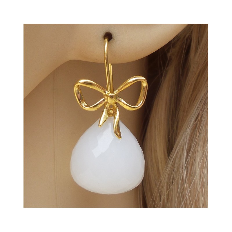 Vergulde oorbellen met grote witte Onyx Onion briolet