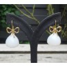 Vergulde oorbellen met grote witte Onyx Onion briolet