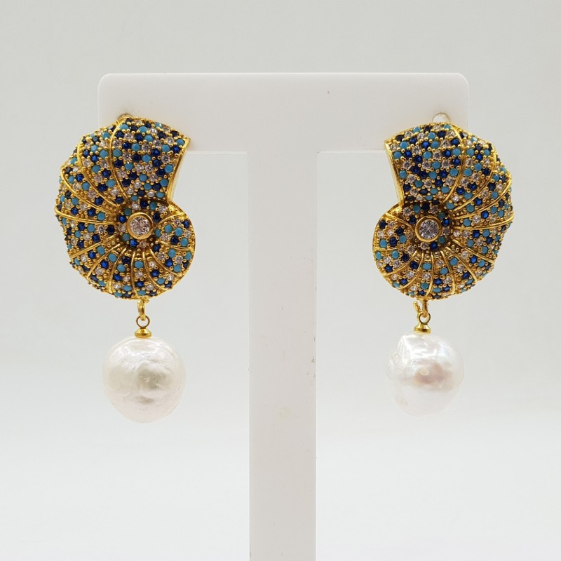 Vergulde oorbellen Nautilus gezet met blauwe crystals