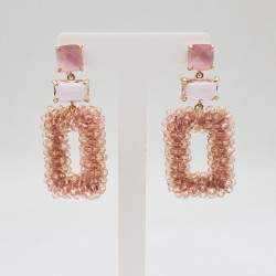 Vergulde oorbellen met rechthoekige roze kristallen hanger en crystal