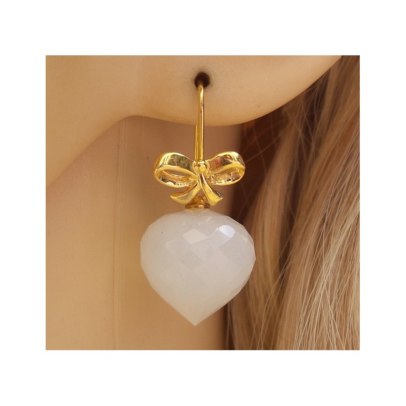 Vergulde oorbellen met witte Onyx onion briolet