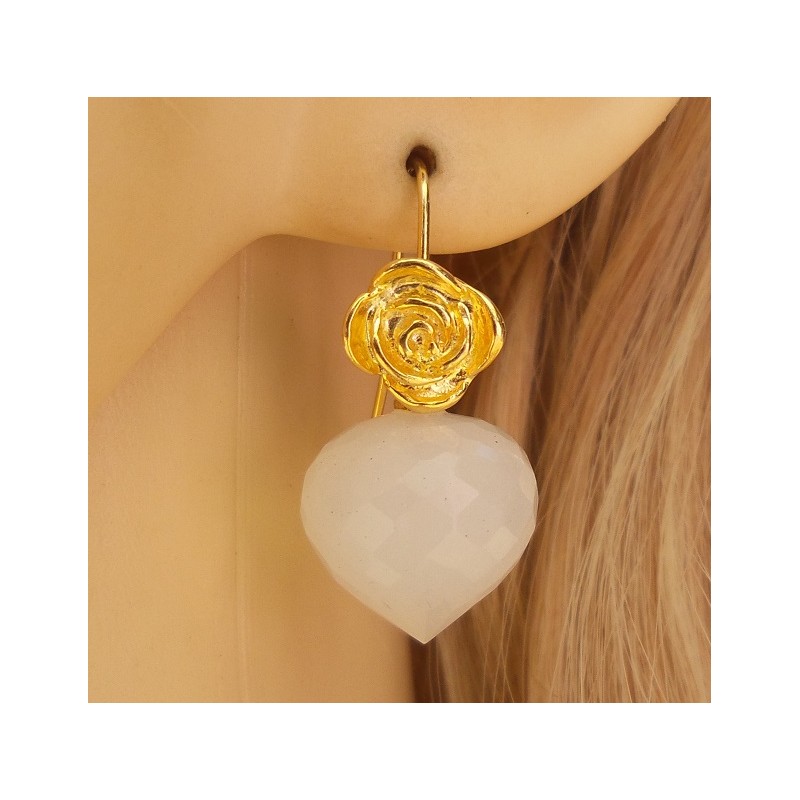 Vergulde oorbellen gezet met witte Onyx onion briolet