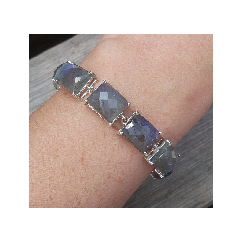 Zilveren armband gezet met rechthoekige facet Labradoriet