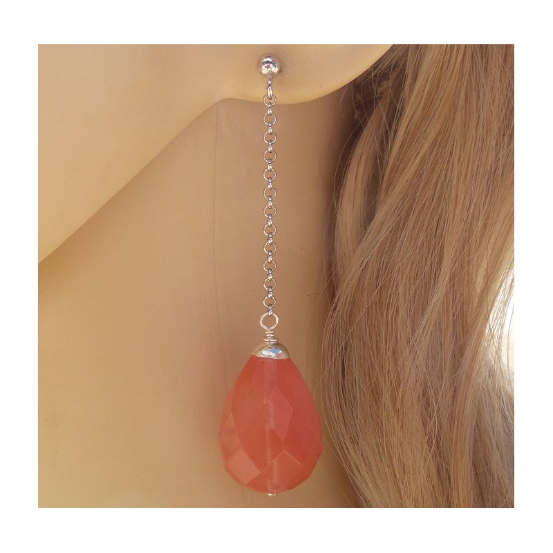 Zilveren oorbellen met grote Cherry quartz briolet