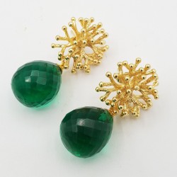 Vergulde oorbellen met Emerald groene quartz druppel