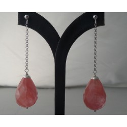 Zilveren oorbellen met grote Cherry quartz briolet