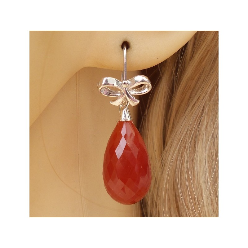 Zilveren oorbellen met rode Onyx briolet