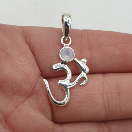 Zilveren hanger met Ohm teken en regenboog Maansteen