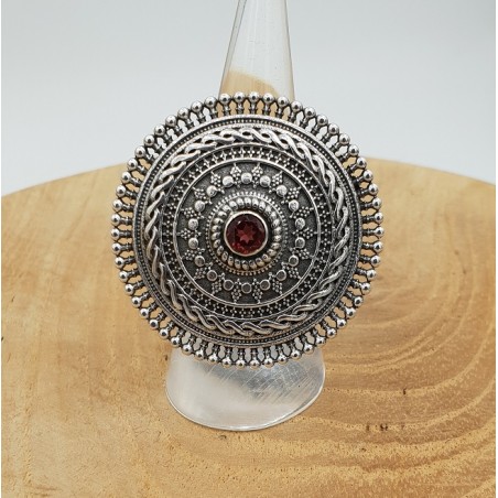 Zilveren ring met grote ronde bewerkte kop gezet met Granaat 17.5 mm