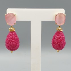 Vergulde oorbellen uitgesneden fuchsia roze resin en Kattenoog