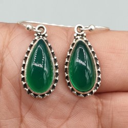 Zilveren oorbellen druppelvormige groene Onyx
