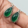 Zilveren oorbellen druppelvormige groene Onyx