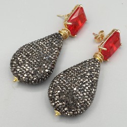 Vergulde oorbellen zwarte kristallen en rood Crystal