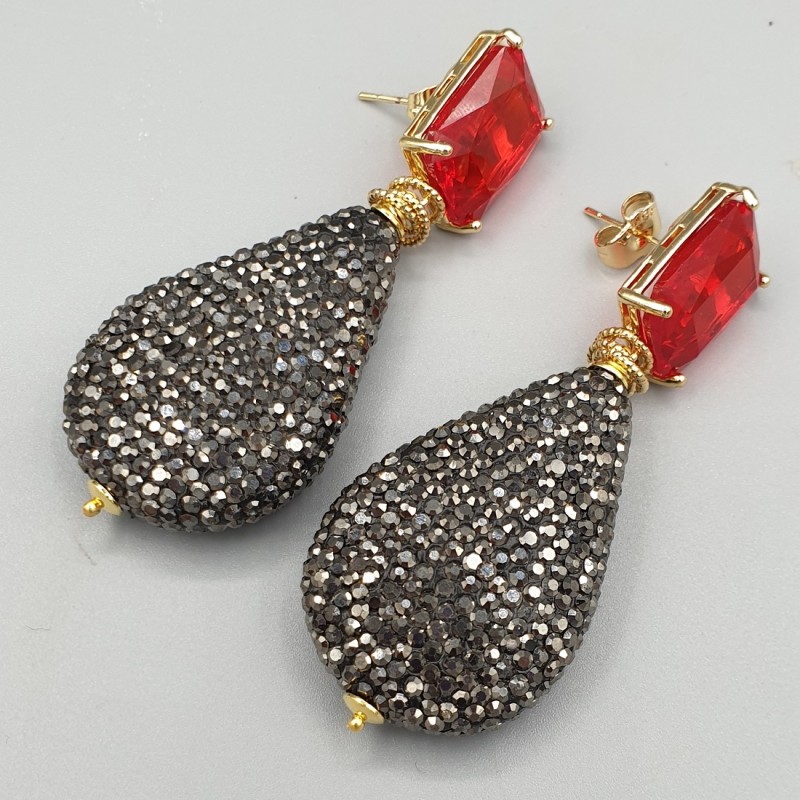 Vergulde oorbellen zwarte kristallen en rood Crystal