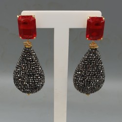 Vergulde oorbellen zwarte kristallen en rood Crystal
