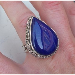 Zilveren ring druppelvorm Lapis Lazuli in bewerkte setting 17 mm
