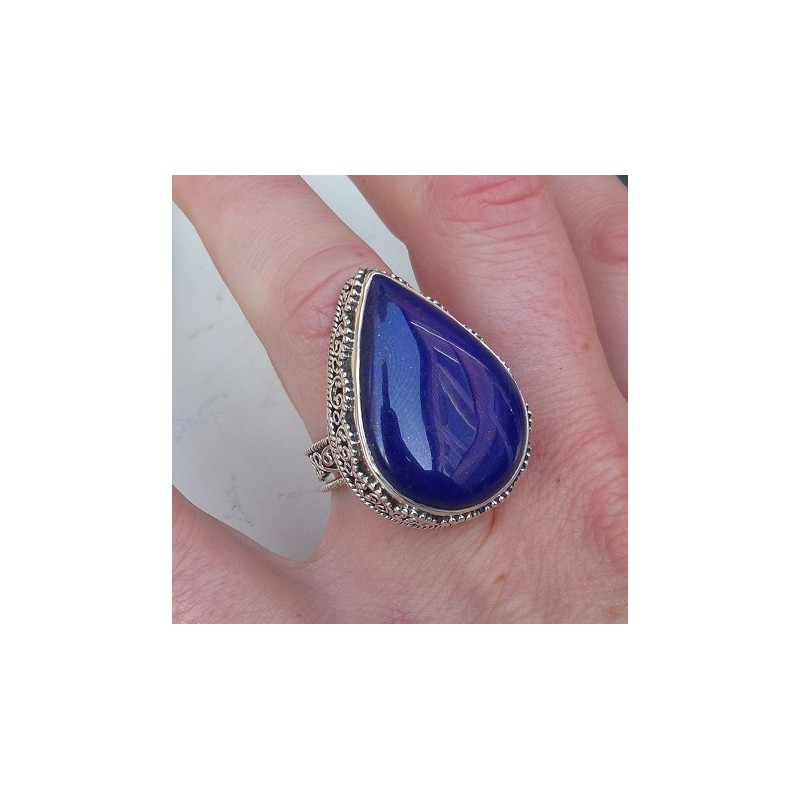 Zilveren ring druppelvorm Lapis Lazuli in bewerkte setting 17 mm