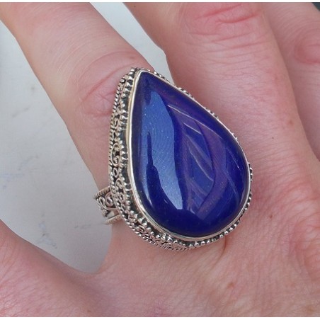 Zilveren ring druppelvorm Lapis Lazuli in bewerkte setting 17 mm