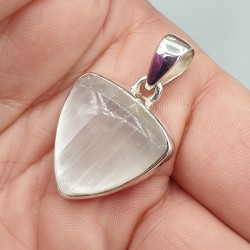 Zilveren hanger met driehoekige Seleniet