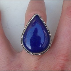 Zilveren ring druppelvorm Lapis Lazuli in bewerkte setting 17 mm