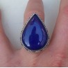Zilveren ring druppelvorm Lapis Lazuli in bewerkte setting 17 mm
