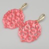Oorbellen met roze resin hanger