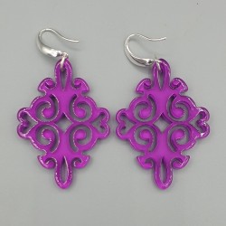 Oorbellen magenta kleurige resin hanger