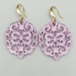 Oorbellen met lila resin hanger