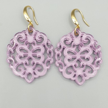 Oorbellen met lila resin hanger