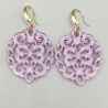 Oorbellen met lila resin hanger