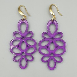 Oorbellen met paarse resin hanger