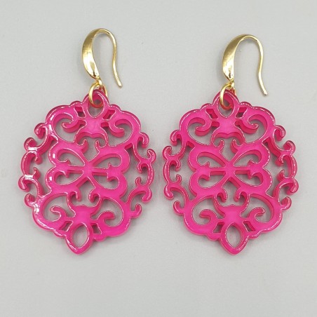 Oorbellen met fuchsia roze resin hanger