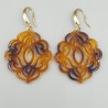 Oorbellen met uitgesneden resin hanger