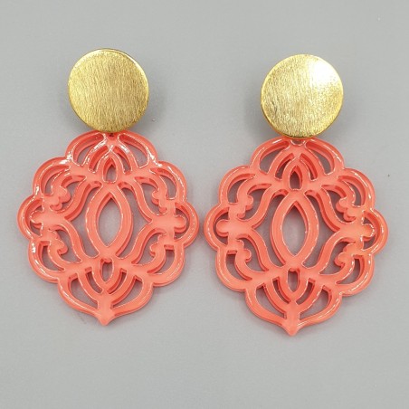 Vergulde oorbellen uitgesneden oranje resin hanger