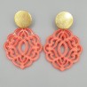 Vergulde oorbellen uitgesneden oranje resin hanger