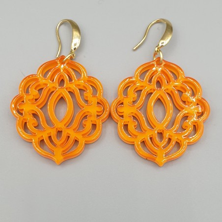 Oorbellen oranje uitgesneden resin hanger