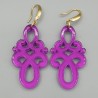 Oorbellen uitgesneden magenta resin hanger