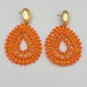 Vergulde oorbellen met oranje druppelvormige hanger